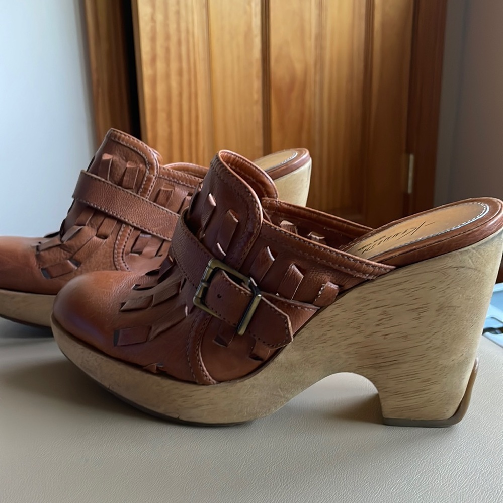 Kenneth Cole clogs